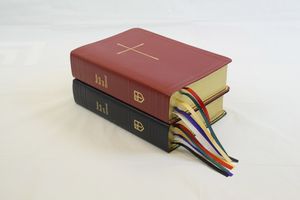 The Book of Common Prayer and Hymnal 1982 Combination: Black Leather image number 0