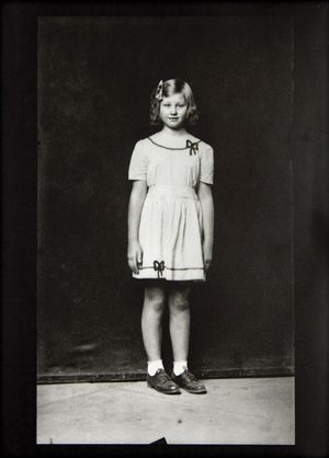 Disfarmer: Heber Springs Portraits, 1939-1946; From the Collections of Peter Miller and Julia Scully image number 0