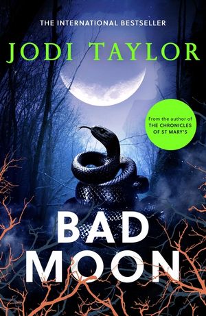 Bad Moon: Elizabeth Cage Book 4 image number 0