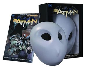 Batman: The Court of Owls Mask and Book Set image number 0