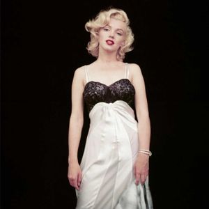 The Essential Marilyn Monroe (Reduced Size): Milton H. Greene: 50 Sessions image number 0