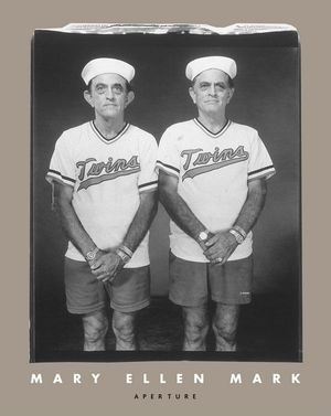 Mary Ellen Mark: Twins image number 0