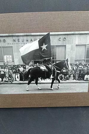 Going Texan: The Days of The Houston Livestock Show and Rodeo (Signed Limited Edition) image number 2