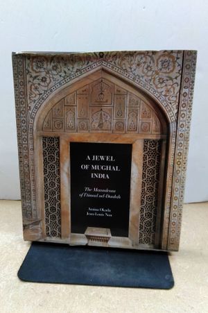 A Jewel of Mughal India: The Mausoleum of I'timad Ud-Daulah image number 0