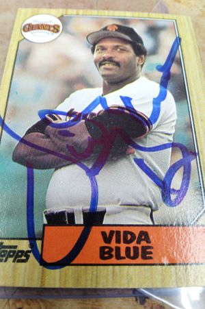 Autographed Vida Blue 1987 Topps Baseball Card image number 1