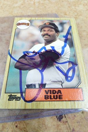 Autographed Vida Blue 1987 Topps Baseball Card image number 2