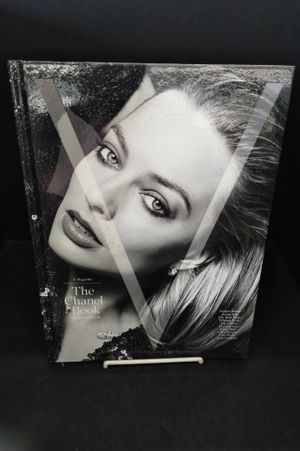 The Chanel Book Margot Robbie Cover (V Magazine) image number 2