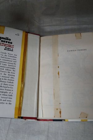 Camilo Torres: A Biography of the Priest-Guerrillero image number 1