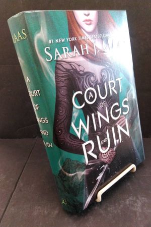 A Court of Wings and Ruin (A Court of Thorns and Roses) image number 0