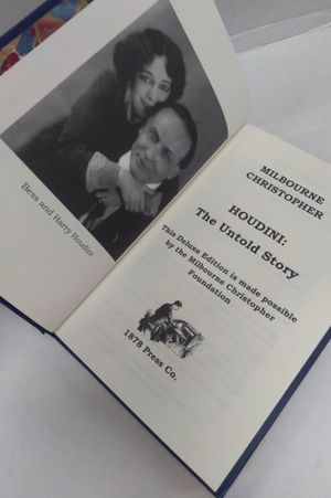 Houdini: The Untold Story Deluxe Collector Edition image number 2