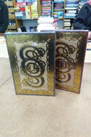 Golden; Glitter image number 1