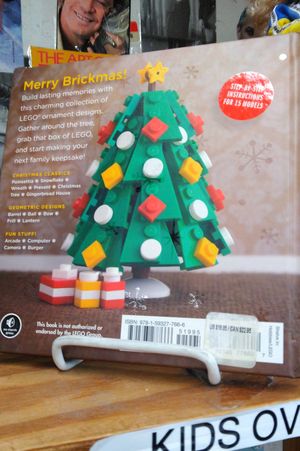 The LEGO Christmas Ornaments Book: 15 Designs to Spread Holiday Cheer image number 1