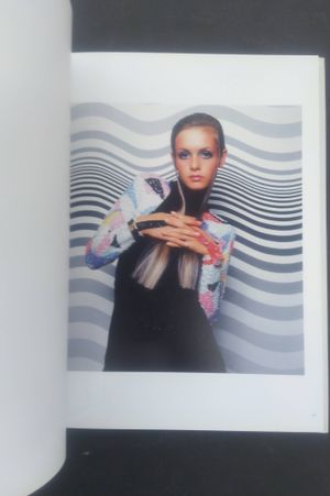 Twiggy: A Life in Photographs image number 1