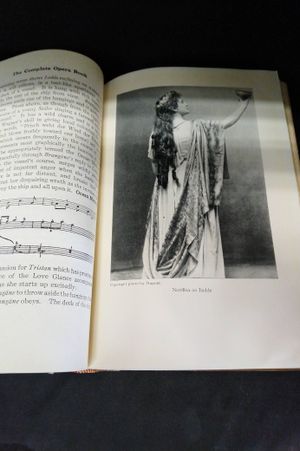 The Complete Opera Book image number 1