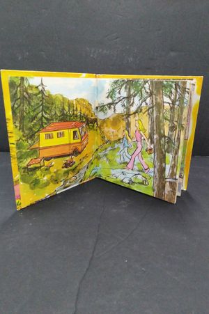 Barbie and Skipper Go Camping image number 1