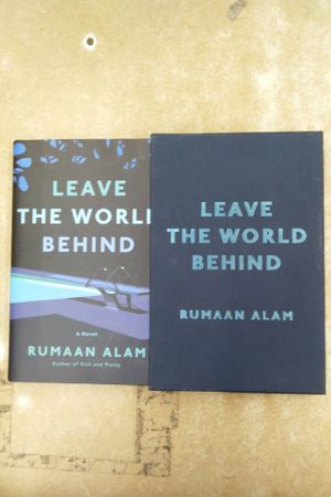 Leave the World Behind: A Novel image number 0