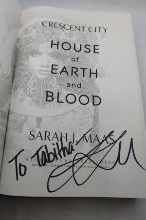 House of Earth and Blood (Crescent City) image number 0