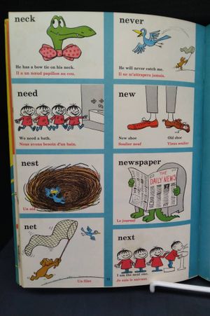The Cat in the Hat Beginner Book Dictionary in French image number 1