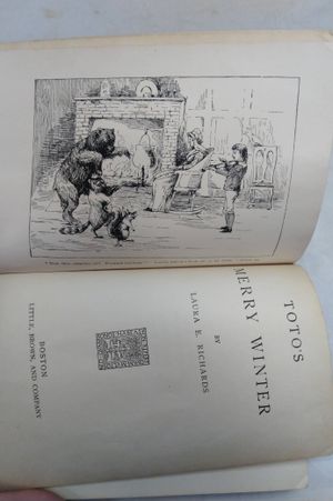 Toto's Merry Winter image number 2