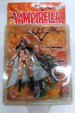Vampirella Figure image number 0