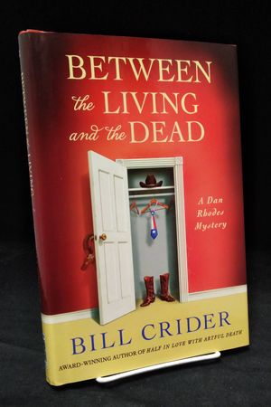 Between the Living and the Dead: A Dan Rhodes Mystery (Sheriff Dan Rhodes Mysteries) image number 0