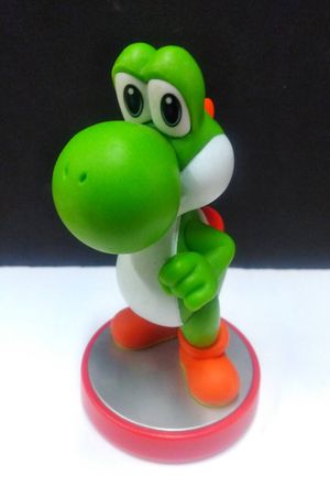 Yoshi amiibo (Super Mario Bros Series) image number 0