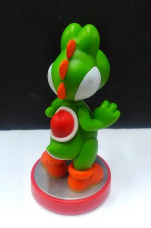 Yoshi amiibo (Super Mario Bros Series) image number 1