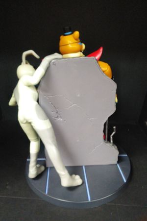 Five Nights at Freddy's Security Breach: Freddy & Gregory Statue image number 1