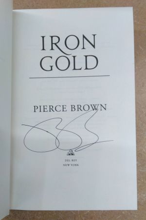 Iron Gold: Book 4 of the Red Rising Saga (Red Rising Series), Near Fine ...