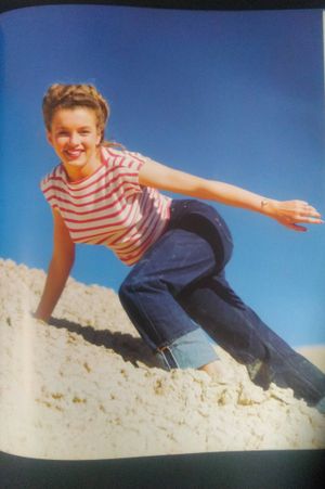 Andre De Dienes, Marilyn image number 2