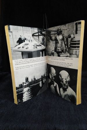 Making of Dr.Who (Piccolo Books) image number 1