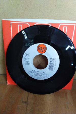 ALABAMA 45 RPM JUKEBOX IN MY MIND / FIRE ON FIRE image number 2
