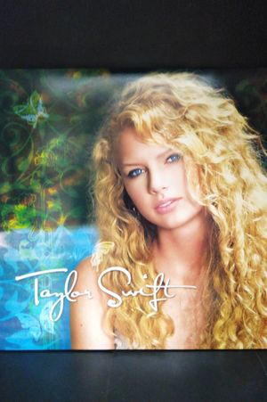 Taylor Swift image number 0