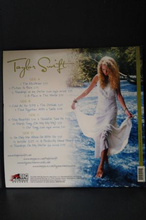 Taylor Swift image number 1
