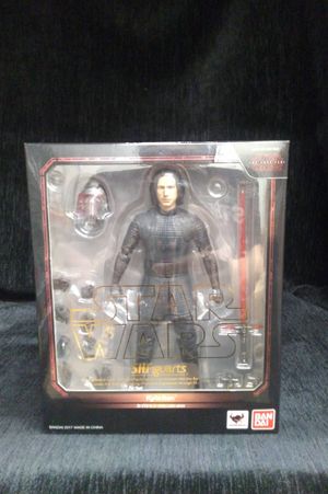 S. H. Figuarts: Star Wars Kylo Ren image number 0