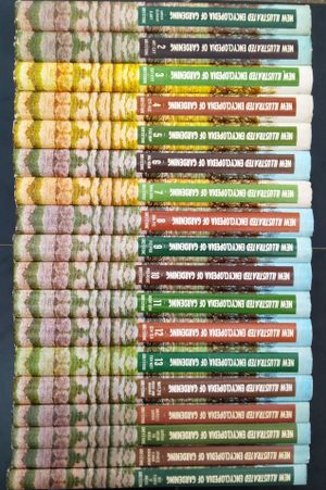 New Illustrated Encyclopedia of Gardening Book Set image number 0