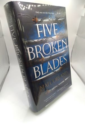 Five Broken Blades: Discover the instant Sunday Times bestselling adventure fantasy debut taking the world by storm (The Broken Blades) image number 0