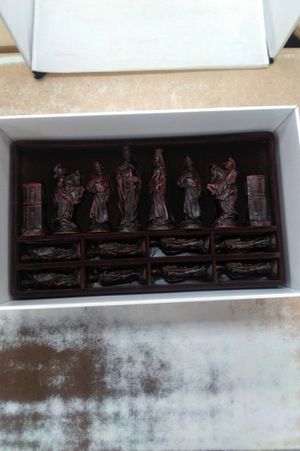 King Arthur & Camelot Collector's Chess Set image number 2
