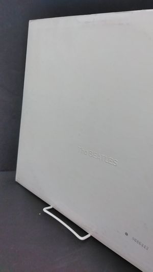 The Beatles ?&ndash; The Beatles White Album ?&ndash; SWBO 101, Capitol Records ?&ndash; SWBO-101 Reissue - 12 Vinyl Record LP Album - Original US Pressing With Photos  image number 0