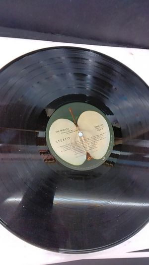 The Beatles ?&ndash; The Beatles White Album ?&ndash; SWBO 101, Capitol Records ?&ndash; SWBO-101 Reissue - 12 Vinyl Record LP Album - Original US Pressing With Photos  image number 2