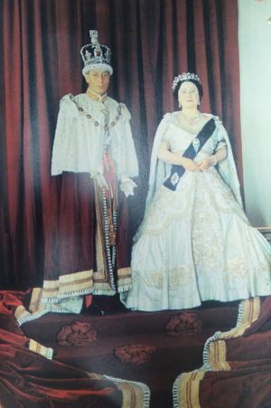 The Royal Family Album image number 2