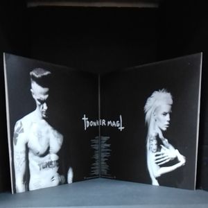 Donker Mag image number 0