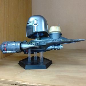 Funko POP! Television: Star Wars: The Mandalorian in N-1 Starfighter (with R5-D4) #670 image number 1