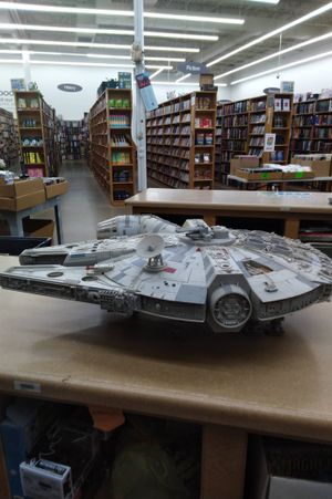 2008 Giant Hasbro Star Wars Collection Millennium Falcon image number 0