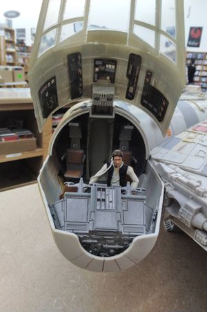 2008 Giant Hasbro Star Wars Collection Millennium Falcon image number 2