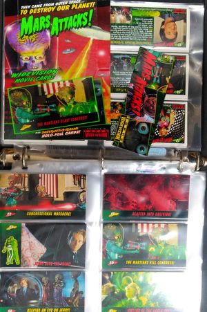 Mars Attacks! - 1996 Topps  image number 0
