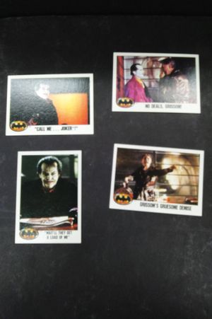 Batman Trading Cards (Box of 132 Trading Cards) image number 1