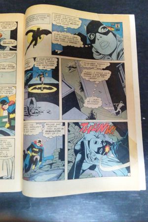 Detective Comics #400 image number 2