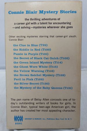 The Gray Menace: A Connie Blair Mystery image number 1
