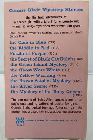Peril in Pink: A Connie Blair Mystery image number 1